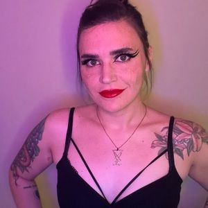 Meet your Posher, Leslie